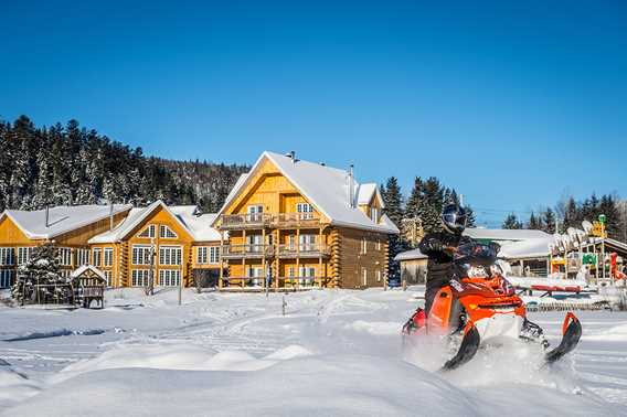 Auberge-du-Vieux-Moulin-hiver-motoneige